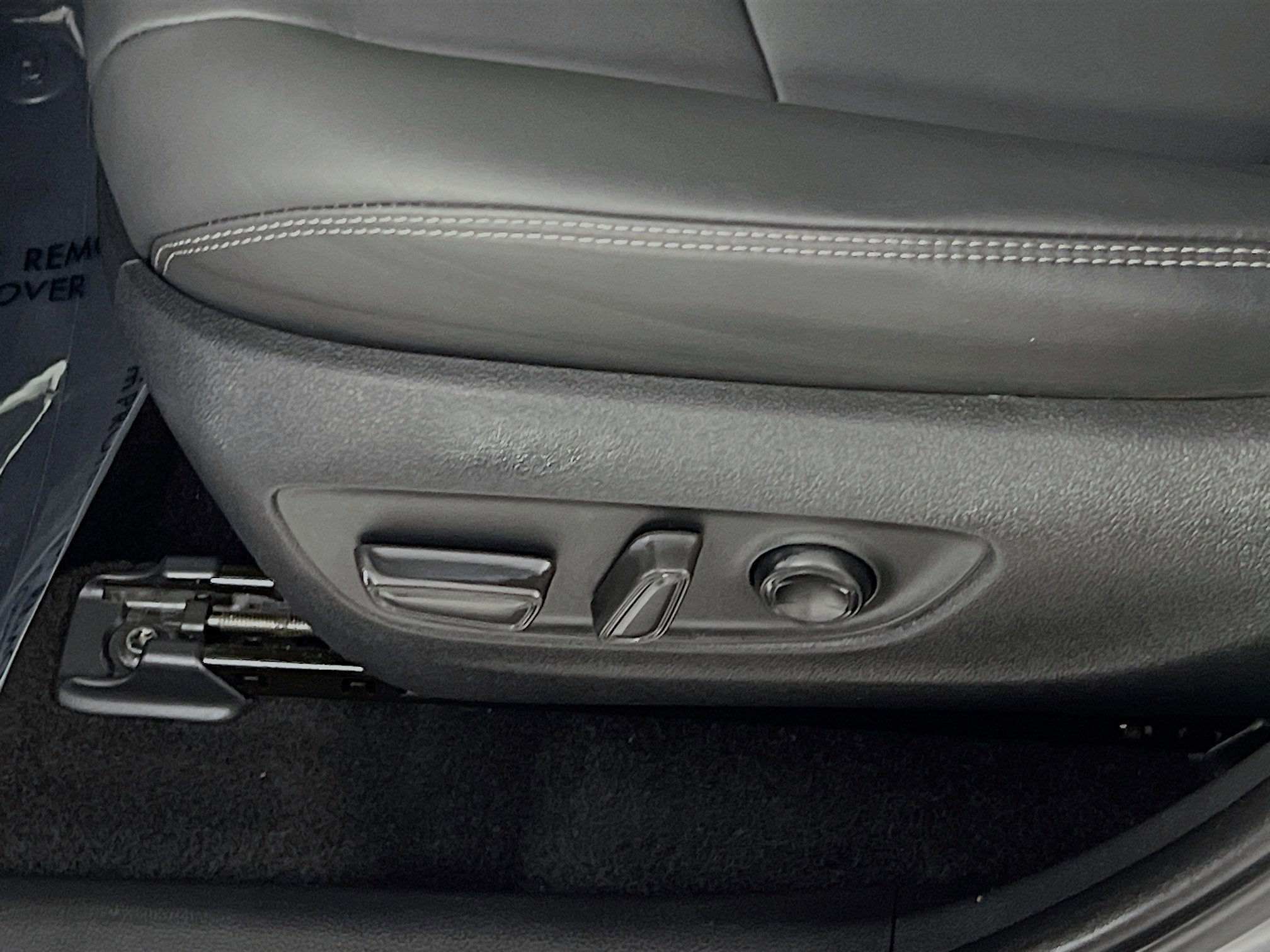 Used 2022 Toyota RAV4 XLE Premium image 16