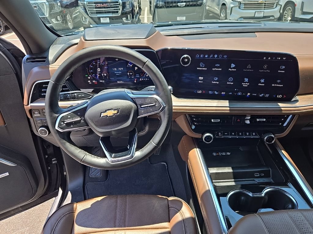 Used 2025 Chevrolet Suburban High Country AWD/4WD image 14