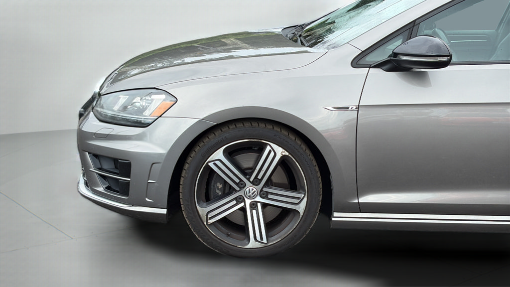 Used 2016 Volkswagen Golf R 4-Door AWD/4WD image 24