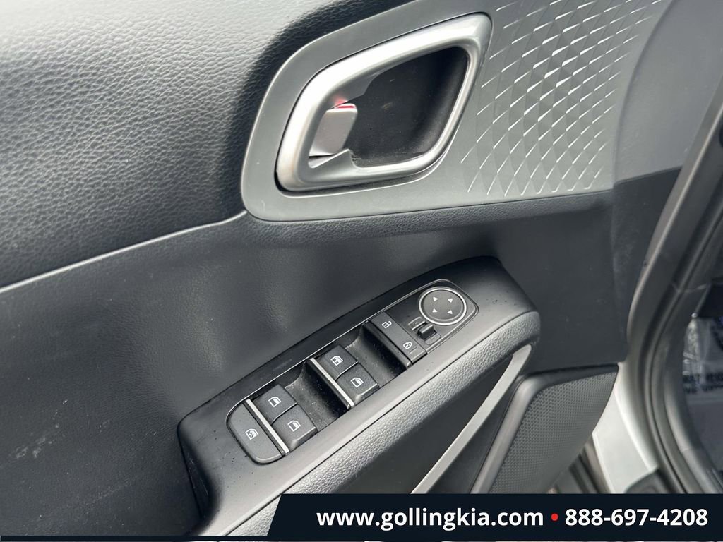 Certified 2023 Kia Soul LX w/ LX Technology Package image 13