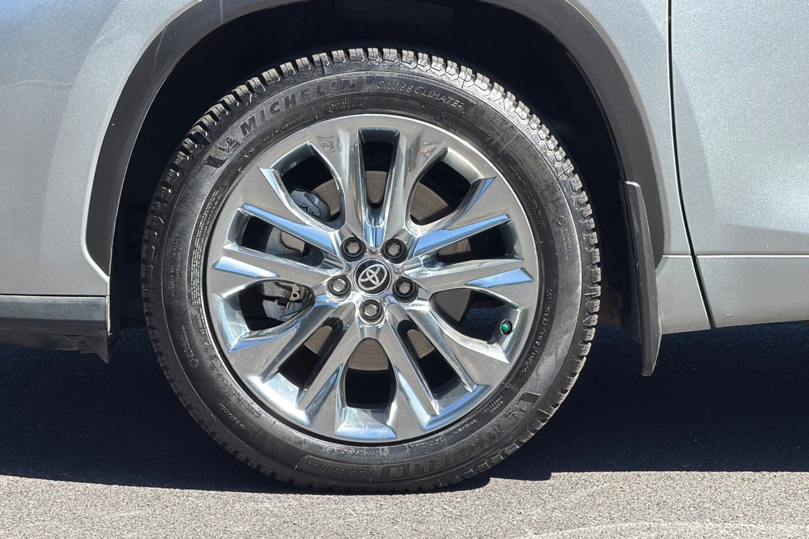 Used 2023 Toyota Highlander Limited image 27