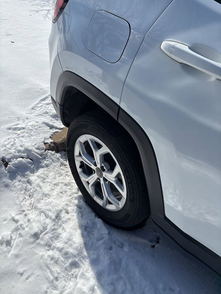 Used 2025 Jeep Compass Latitude image 4