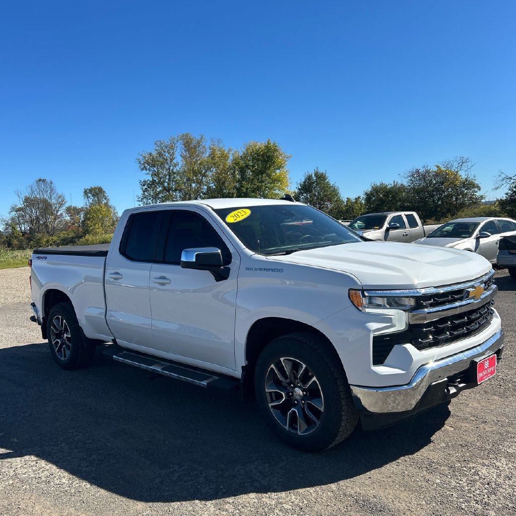 Used 2023 Chevrolet Silverado 1500 LT AWD/4WD image 8