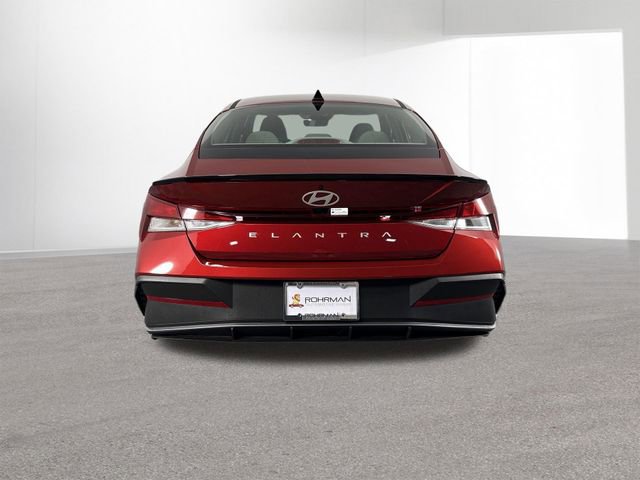 Used 2025 Hyundai Elantra Sport FWD image 15