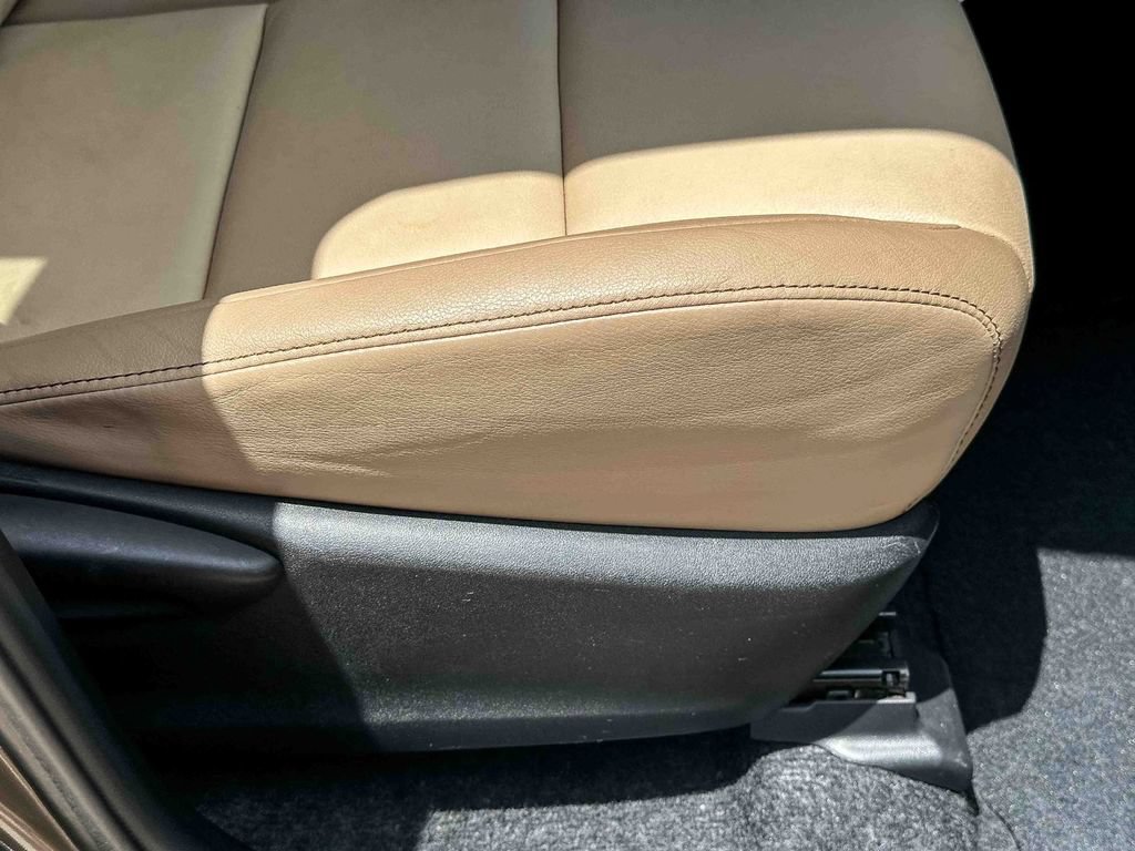 Used 2014 Toyota RAV4 Limited w/ Technology Package FWD image 25