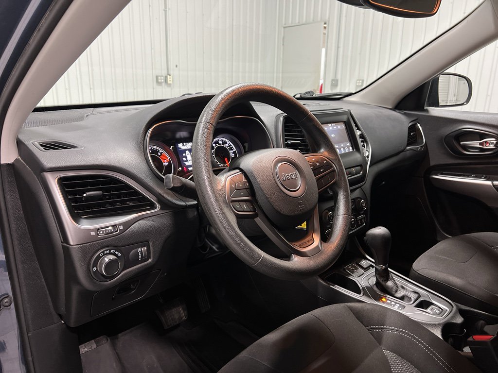 Used 2021 Jeep Cherokee Latitude w/ Mopar Interior Package image 8