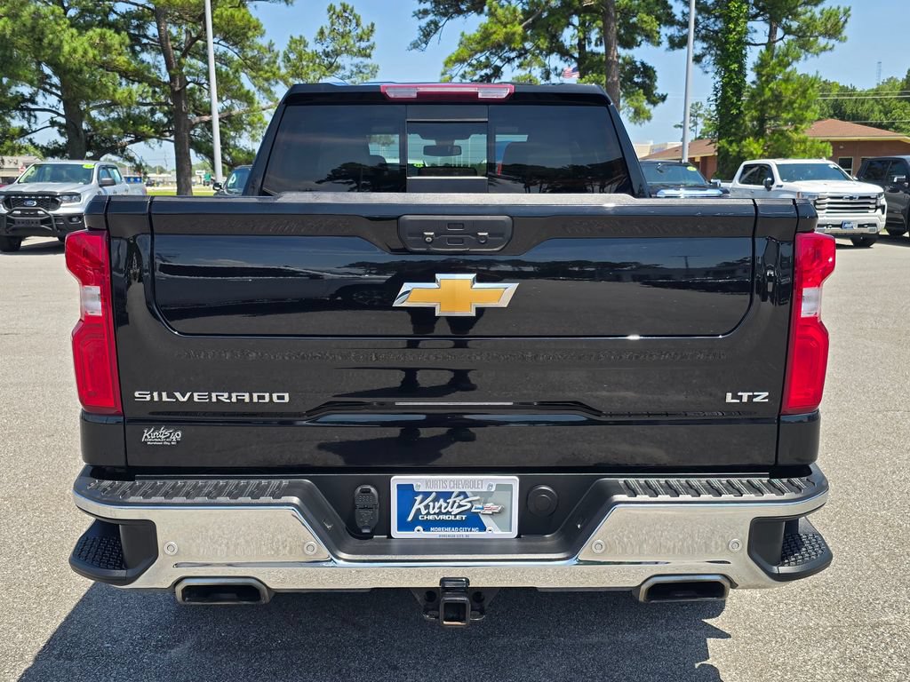 Certified 2022 Chevrolet Silverado 1500 LTZ w/ Safety Package II AWD/4WD image 4