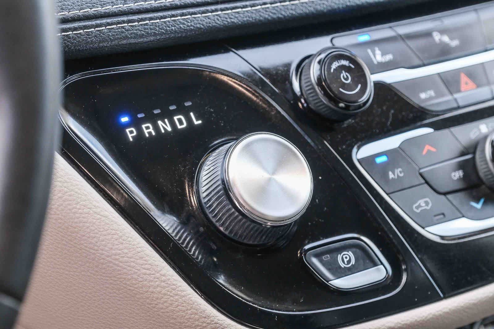Used 2023 Chrysler Pacifica Touring-L FWD image 22