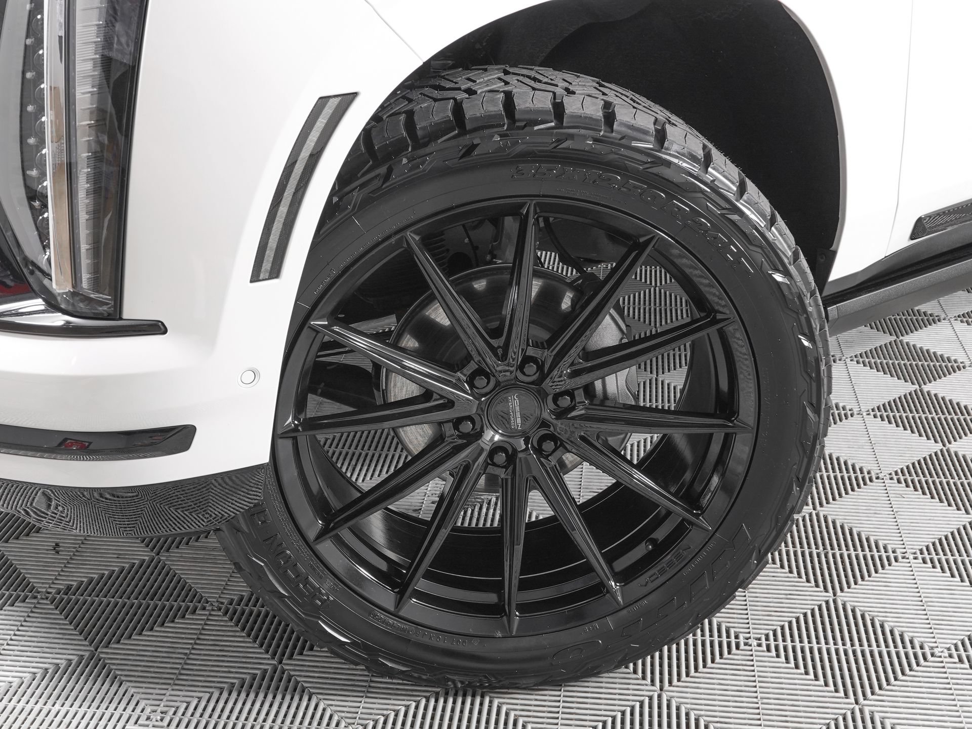 Used 2025 Cadillac Escalade ESV Sport Platinum AWD/4WD image 34