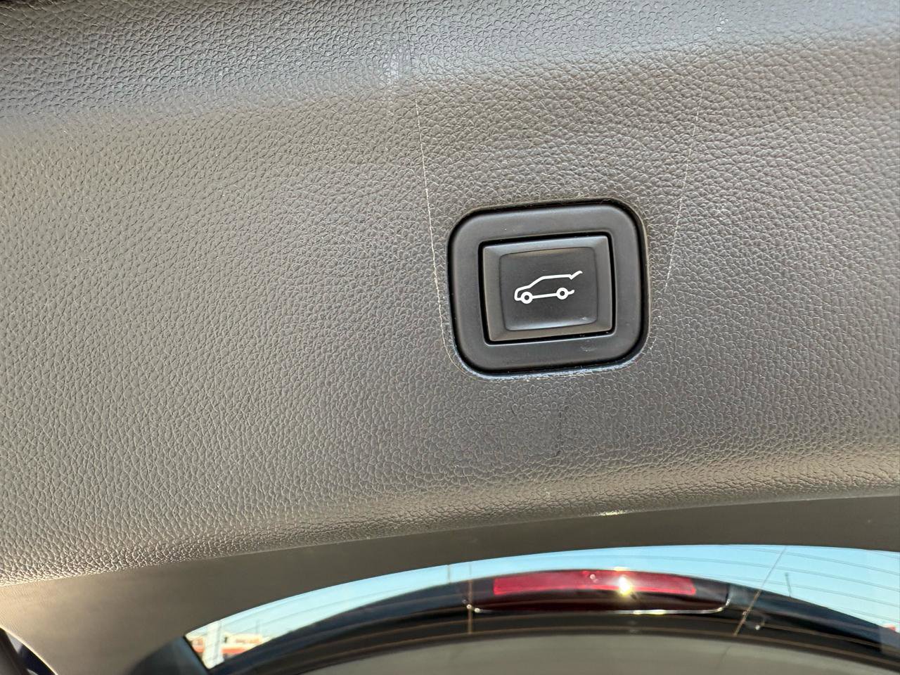 Used 2023 Buick Enclave Essence image 54