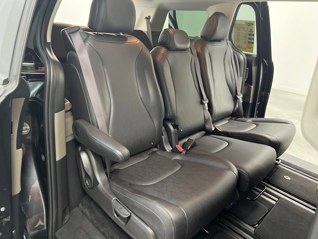 Used 2025 Kia Carnival image 18