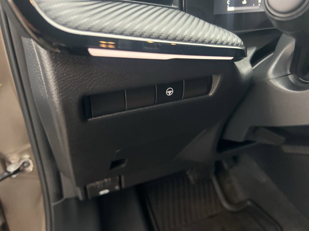 Certified 2025 Nissan Kicks SR AWD/4WD image 49