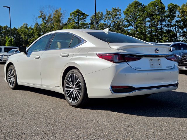 Used 2022 Lexus ES 300h w/ Premium Package FWD image 3
