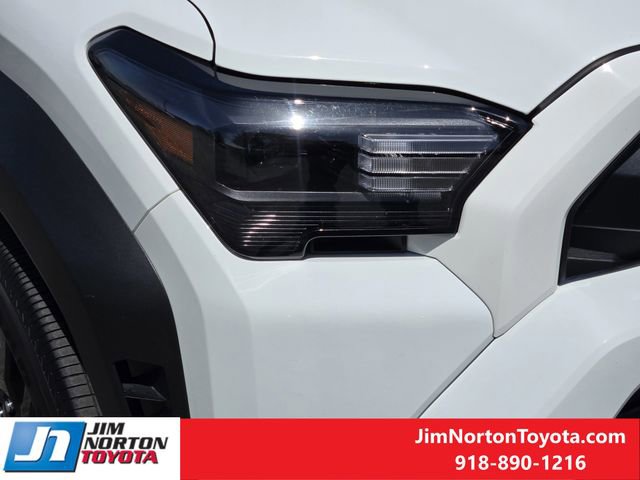 Used 2025 Toyota 4Runner SR5 AWD/4WD image 9