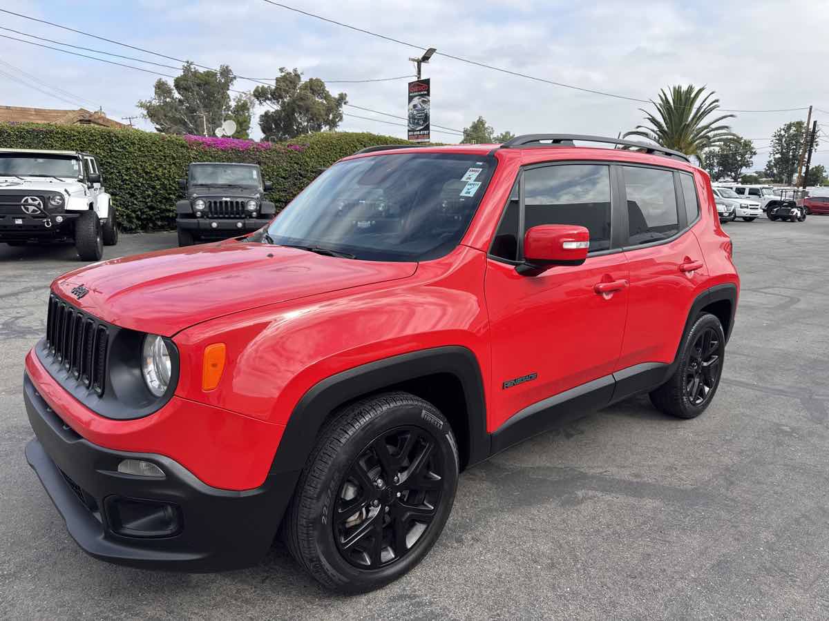 Used 2017 Jeep Renegade Altitude FWD image 4