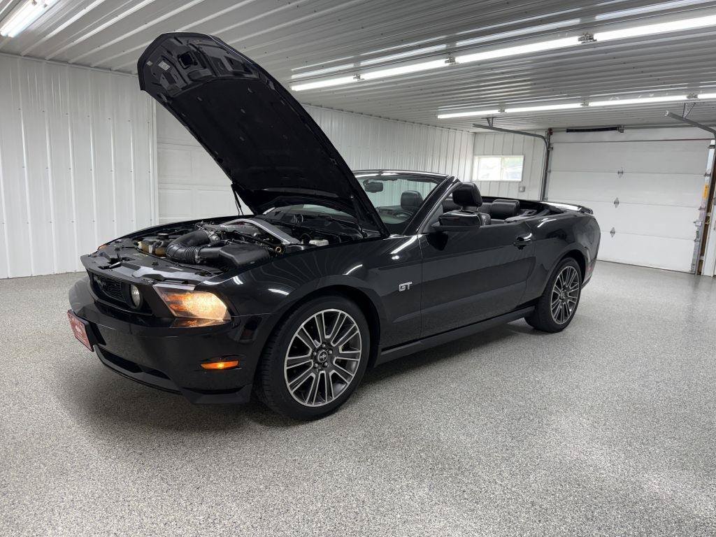 Used 2010 Ford Mustang GT RWD image 9