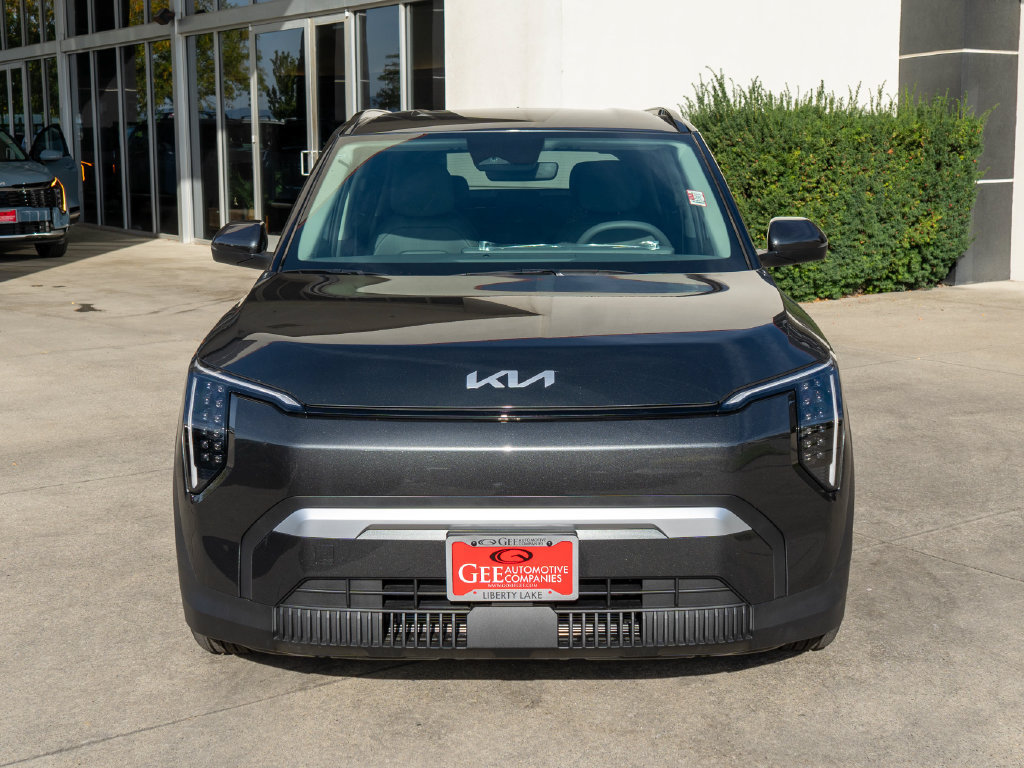 New 2027 Kia EV3 Wind FWD image 2