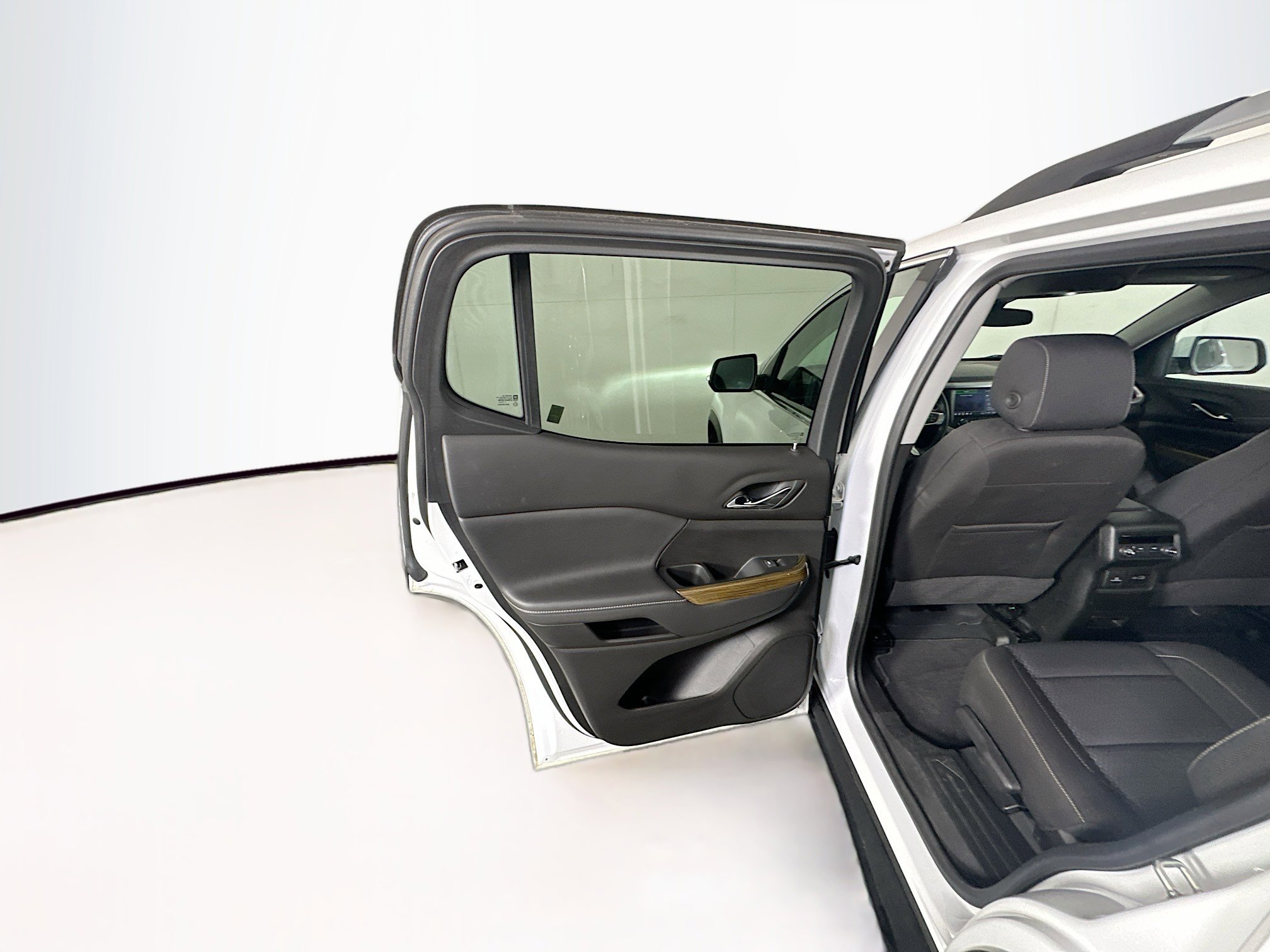 Used 2023 GMC Acadia SLE w/ Driver Convenience Package image 27