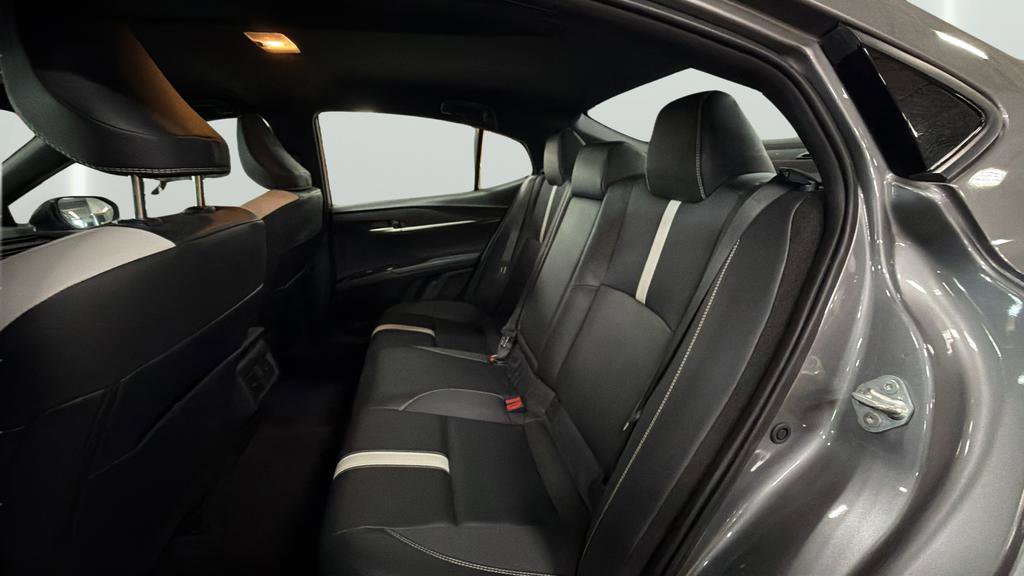 Used 2025 Toyota Camry SE FWD image 25