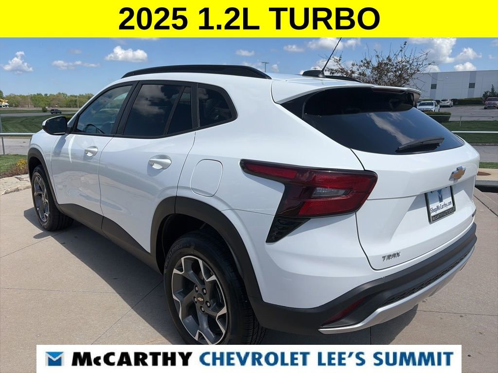 Used 2025 Chevrolet Trax LT FWD image 13