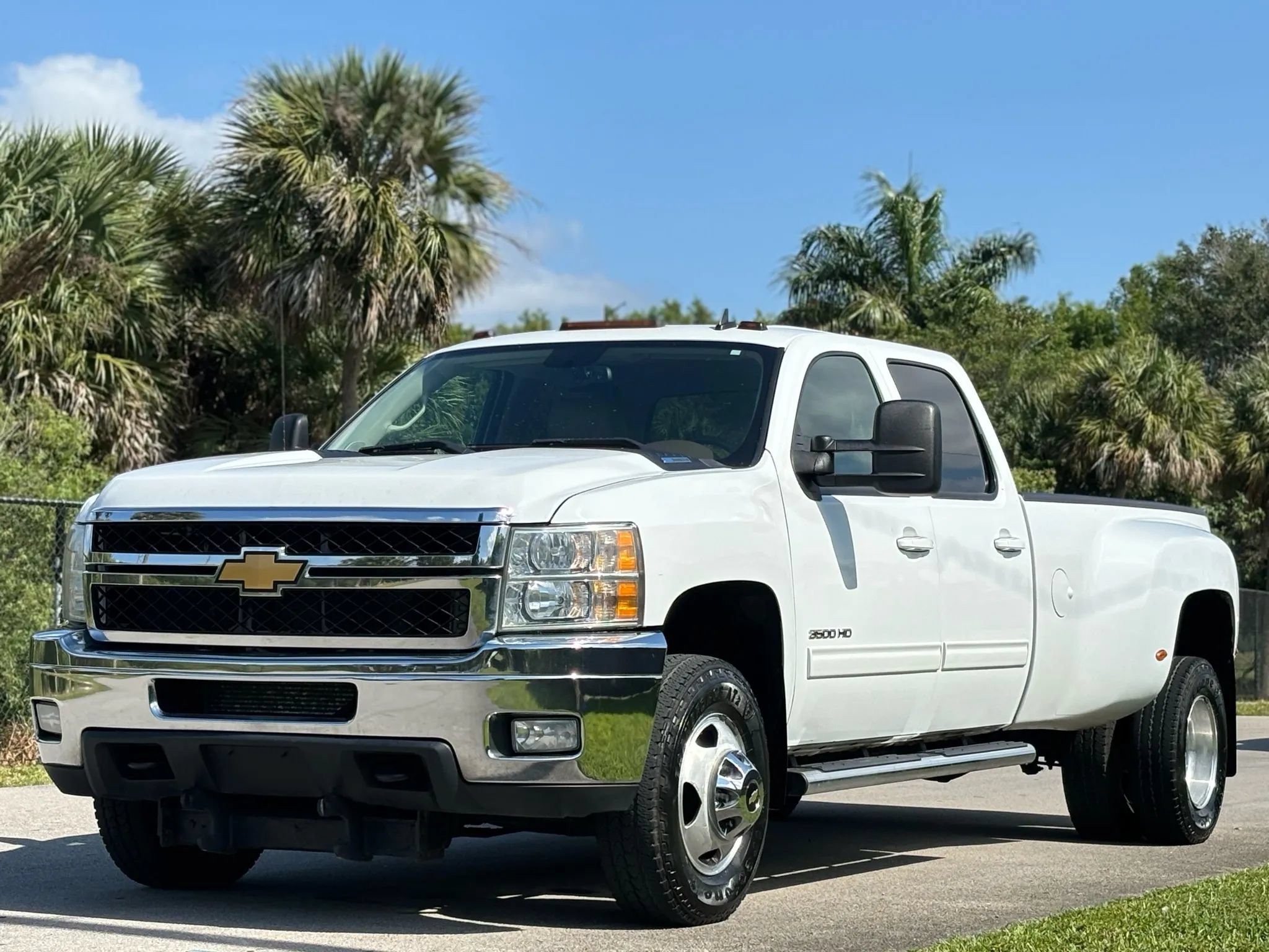 Used 2014 Chevrolet Silverado 3500 LTZ w/ LTZ Plus Package AWD/4WD image 11