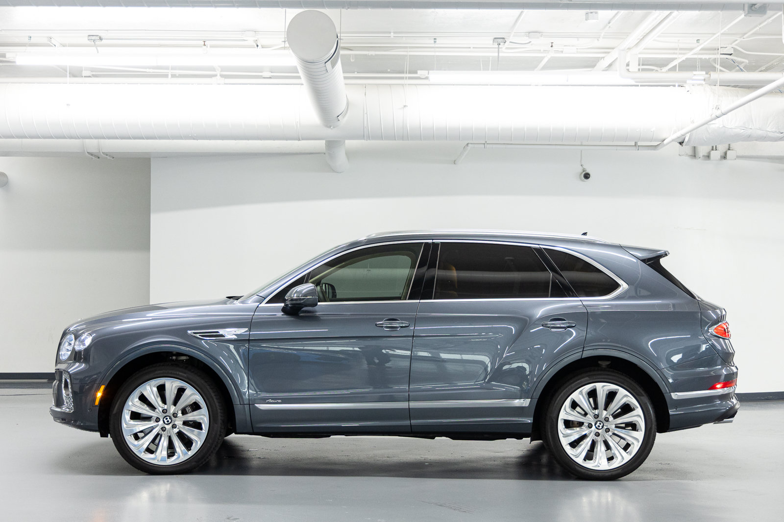 Certified 2023 Bentley Bentayga AWD/4WD image 4