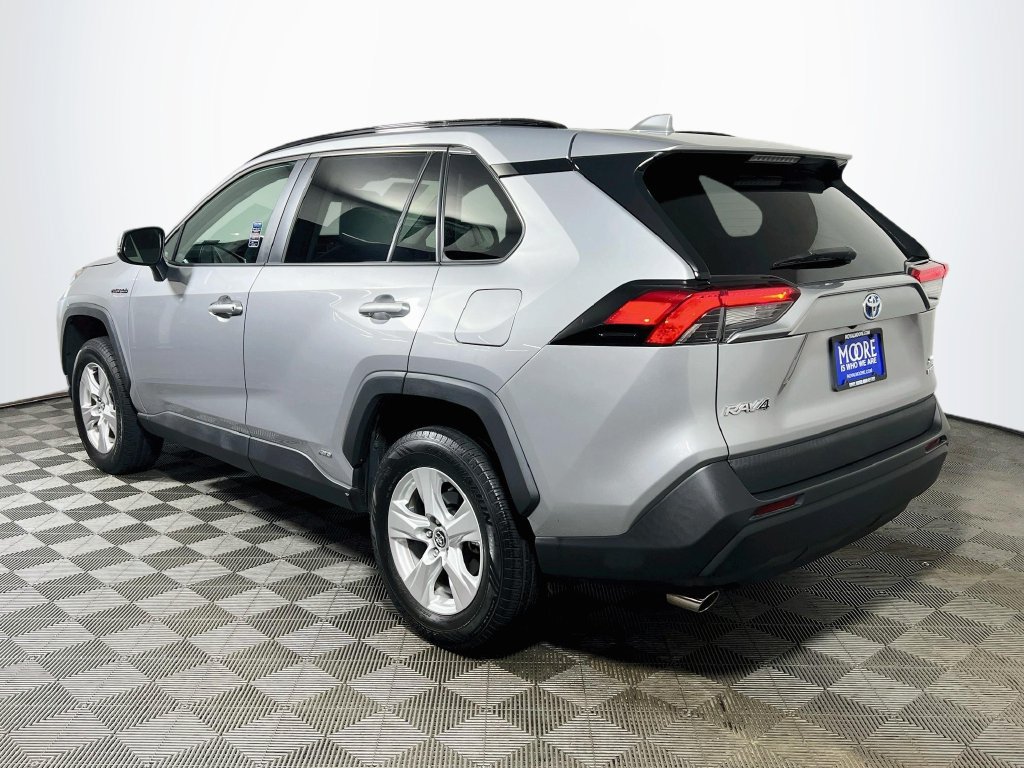Certified 2020 Toyota RAV4 XLE w/ XLE Grade Weather Package AWD/4WD image 5
