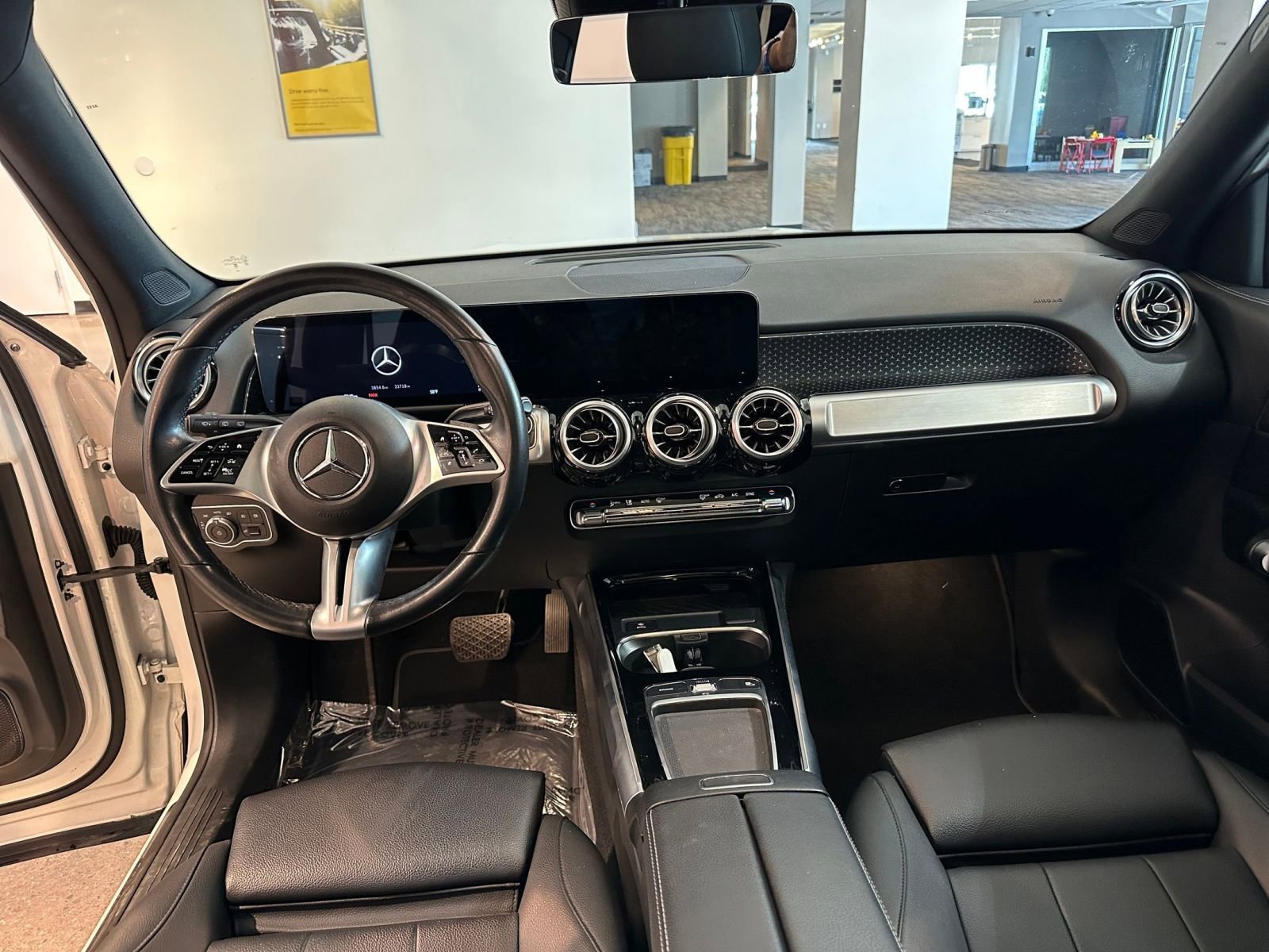 Used 2025 Mercedes-Benz GLB 250 image 36