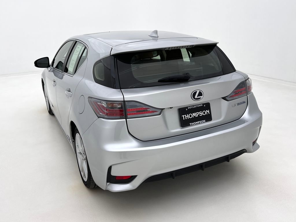 Used 2016 Lexus CT 200h w/ Navigation Package image 8