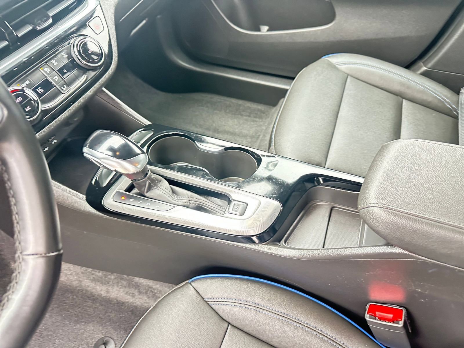 Used 2025 Buick Envista Sport Touring image 41