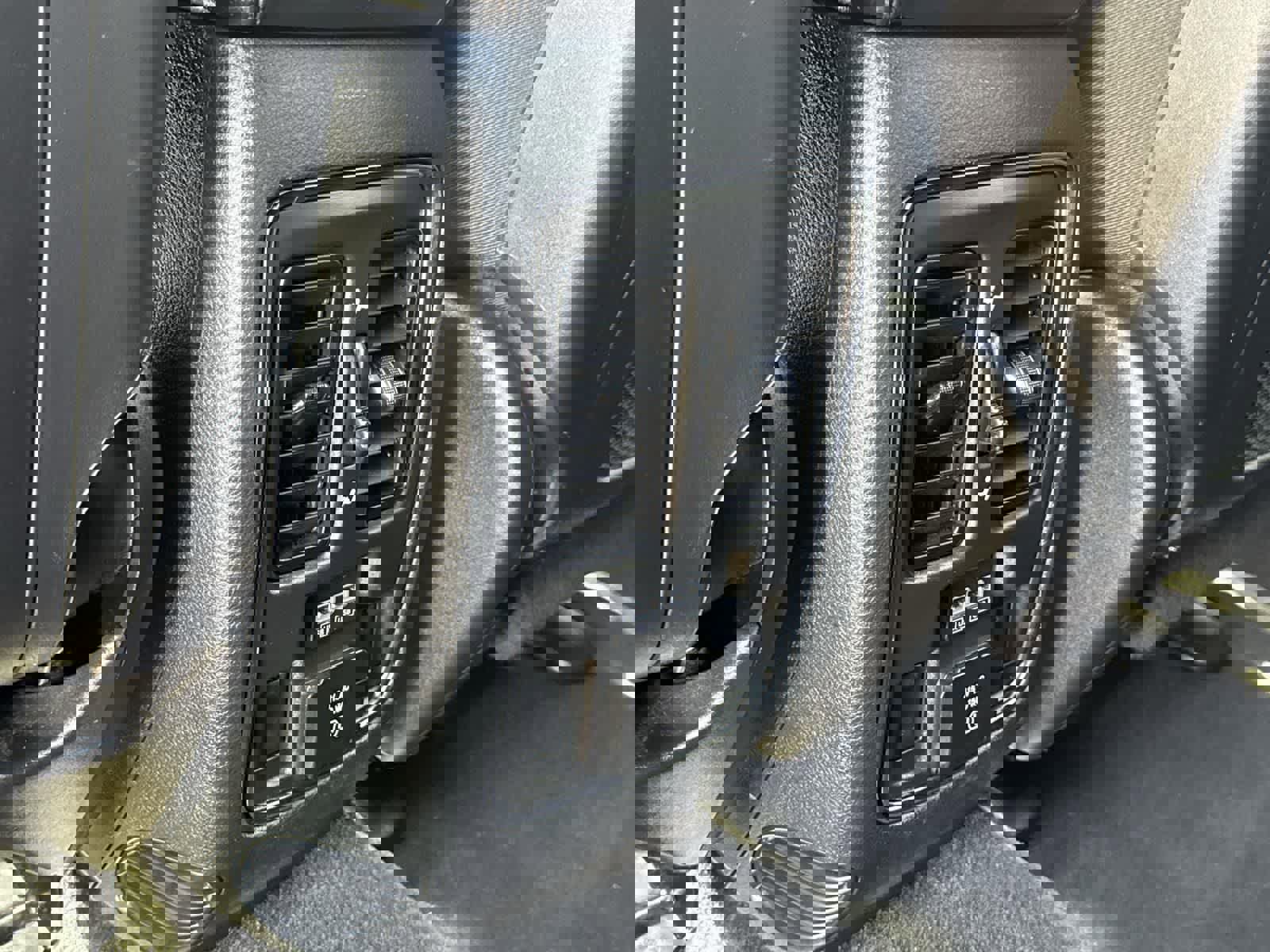 Used 2022 Jeep Grand Cherokee Limited image 34