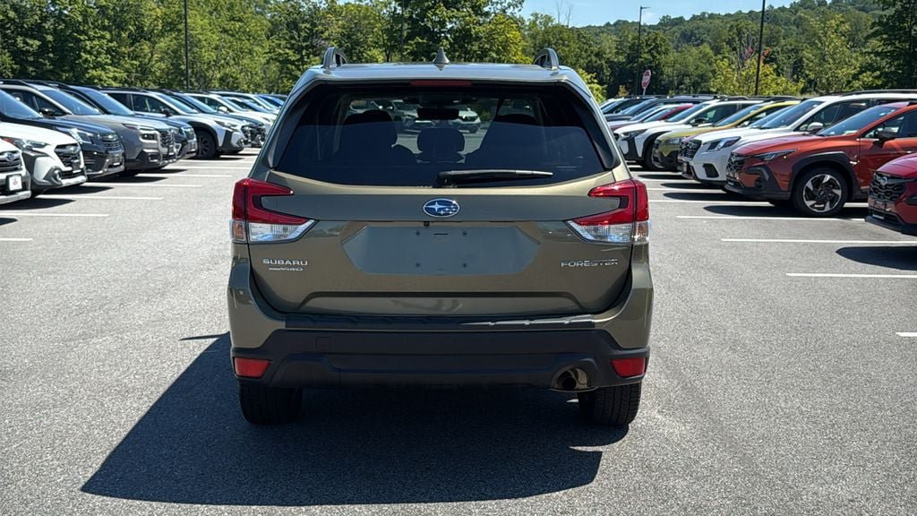 Certified 2023 Subaru Forester Premium AWD/4WD image 5
