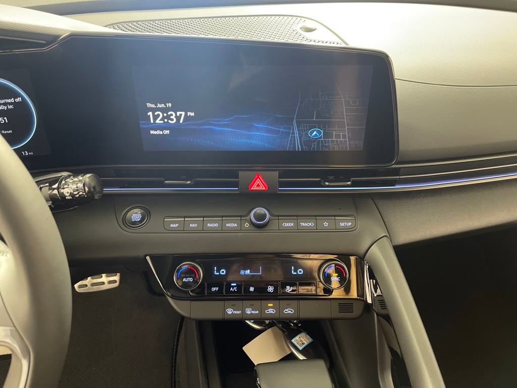 New 2025 Hyundai Elantra SEL image 22