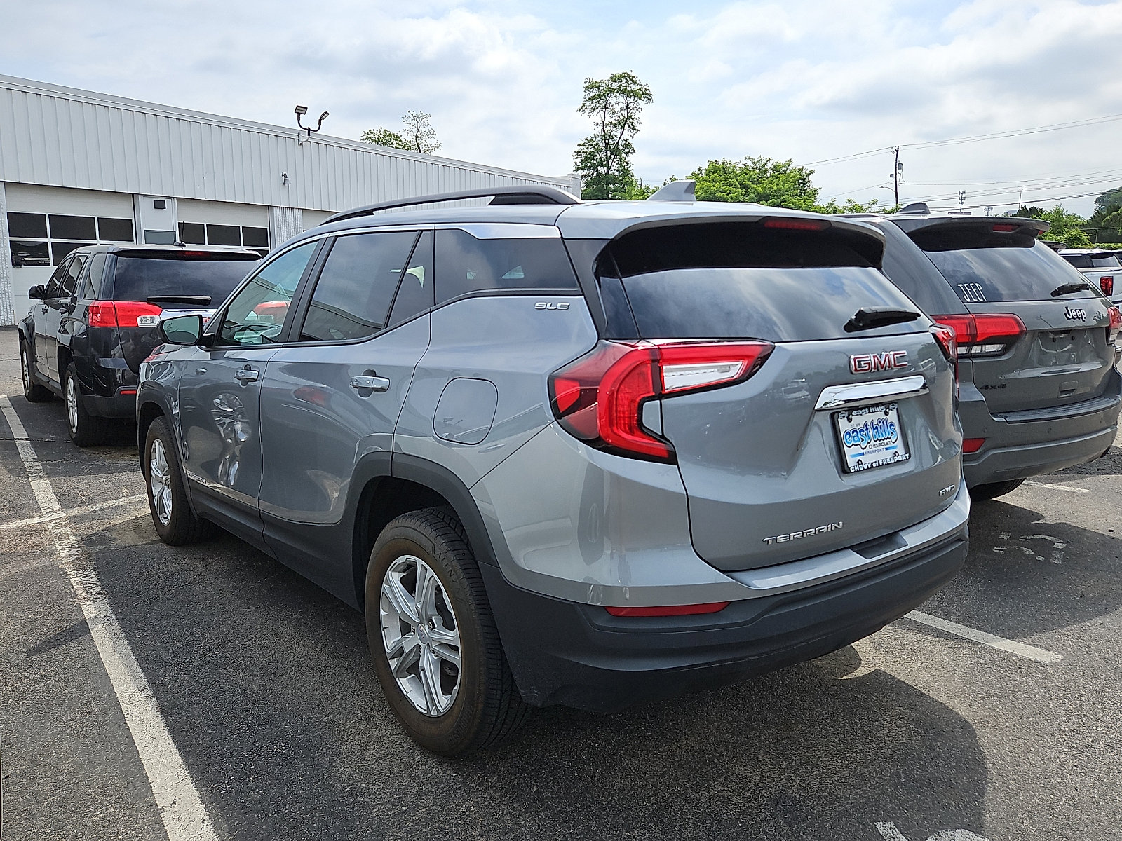 Used 2023 GMC Terrain SLE w/ Driver Convenience Package AWD/4WD image 7