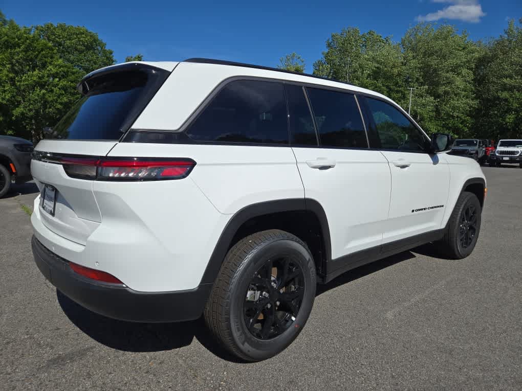 New 2026 Jeep Grand Cherokee Altitude AWD/4WD image 4