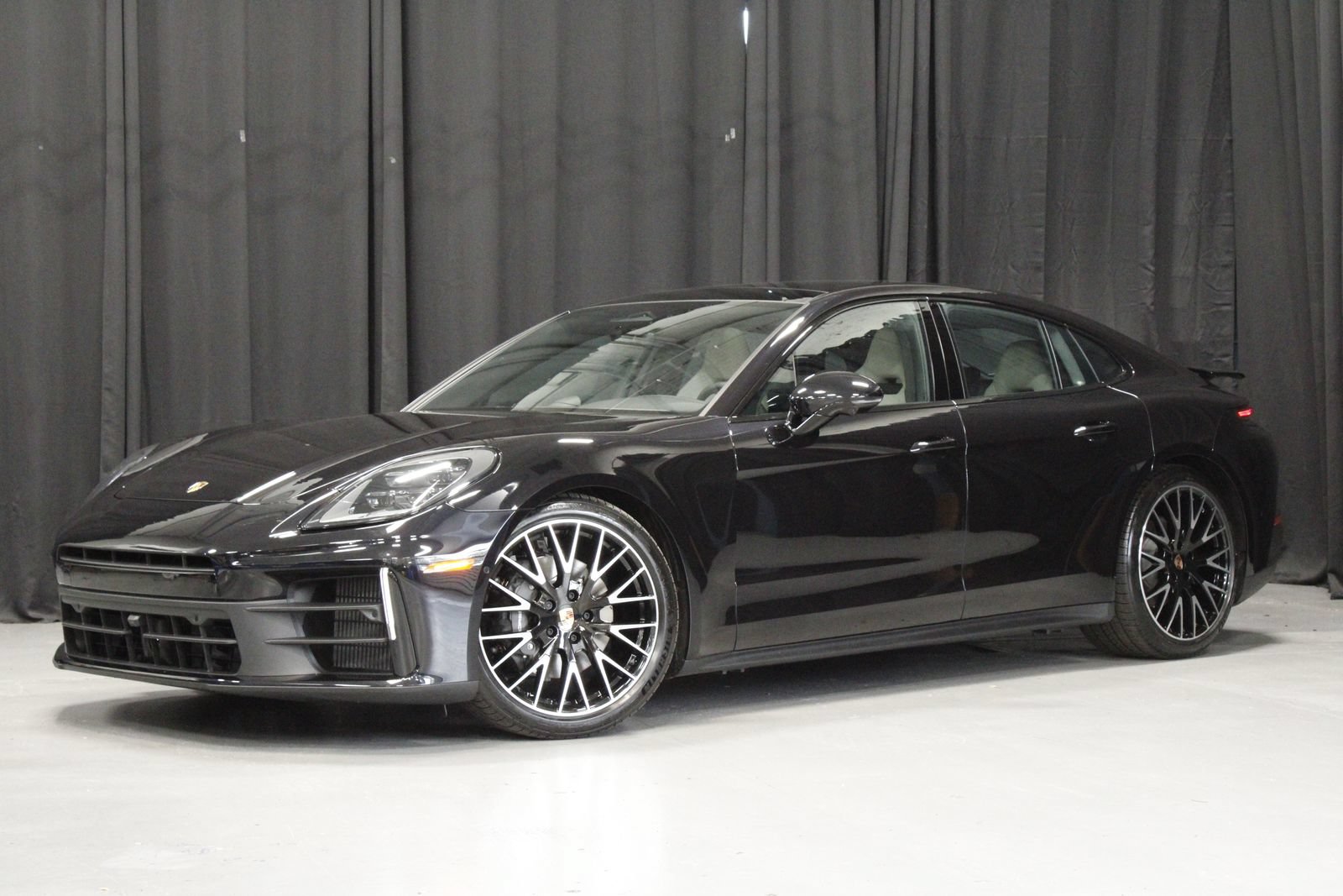 New 2026 Porsche Panamera 4 AWD/4WD image 1