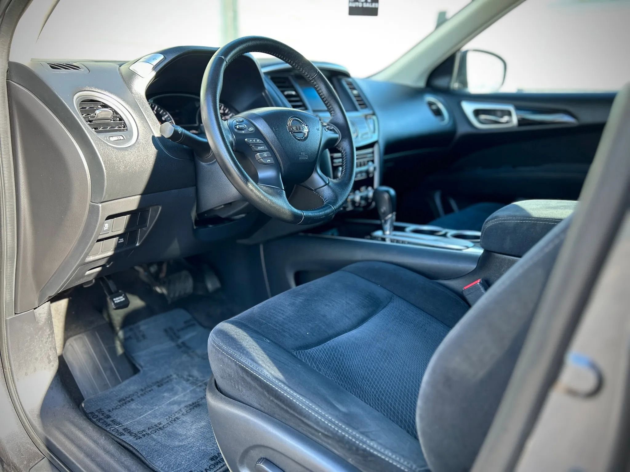 Used 2013 Nissan Pathfinder SV image 6