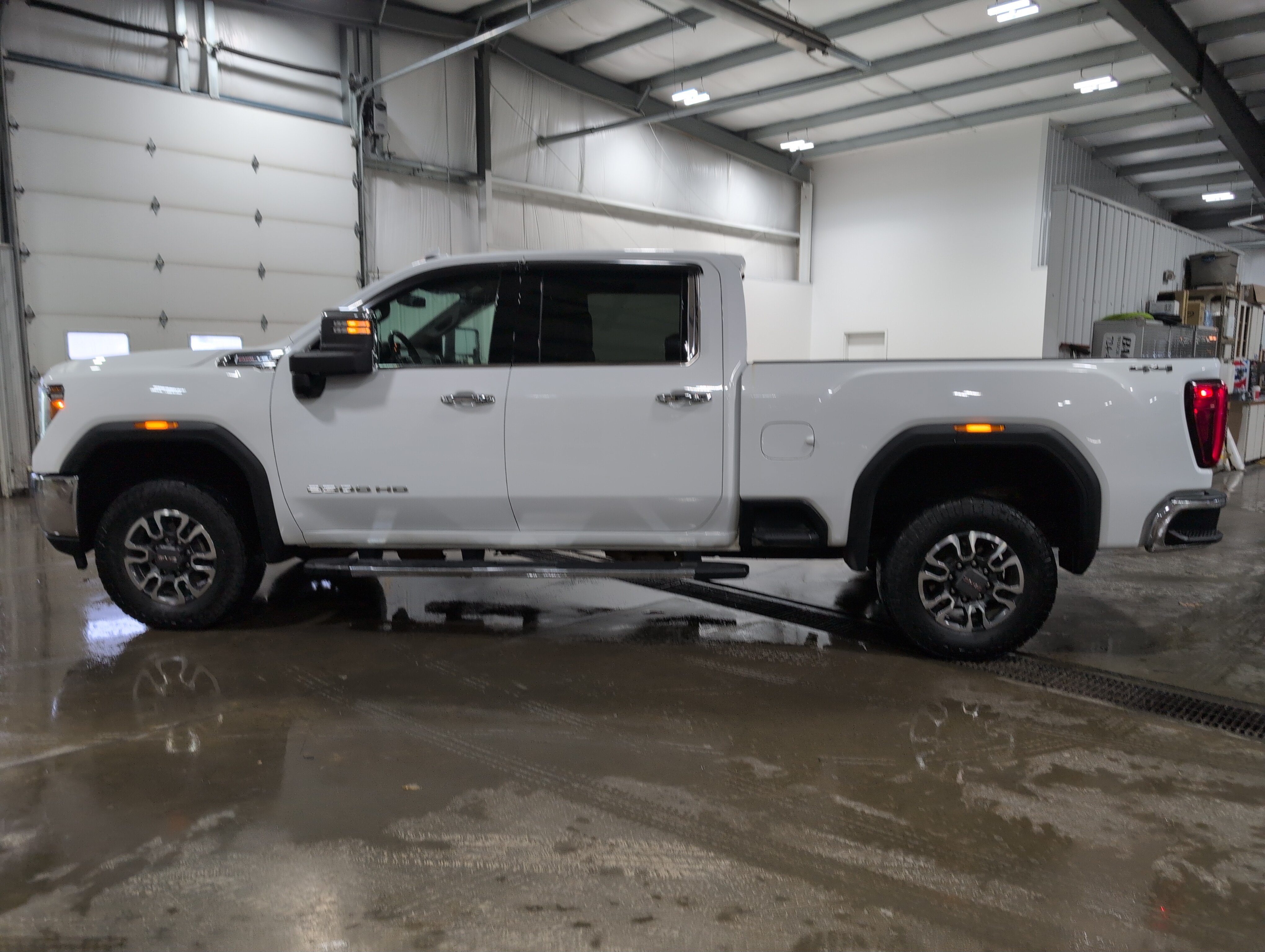 Used 2021 GMC Sierra 2500 SLT w/ SLT Premium Package AWD/4WD image 5