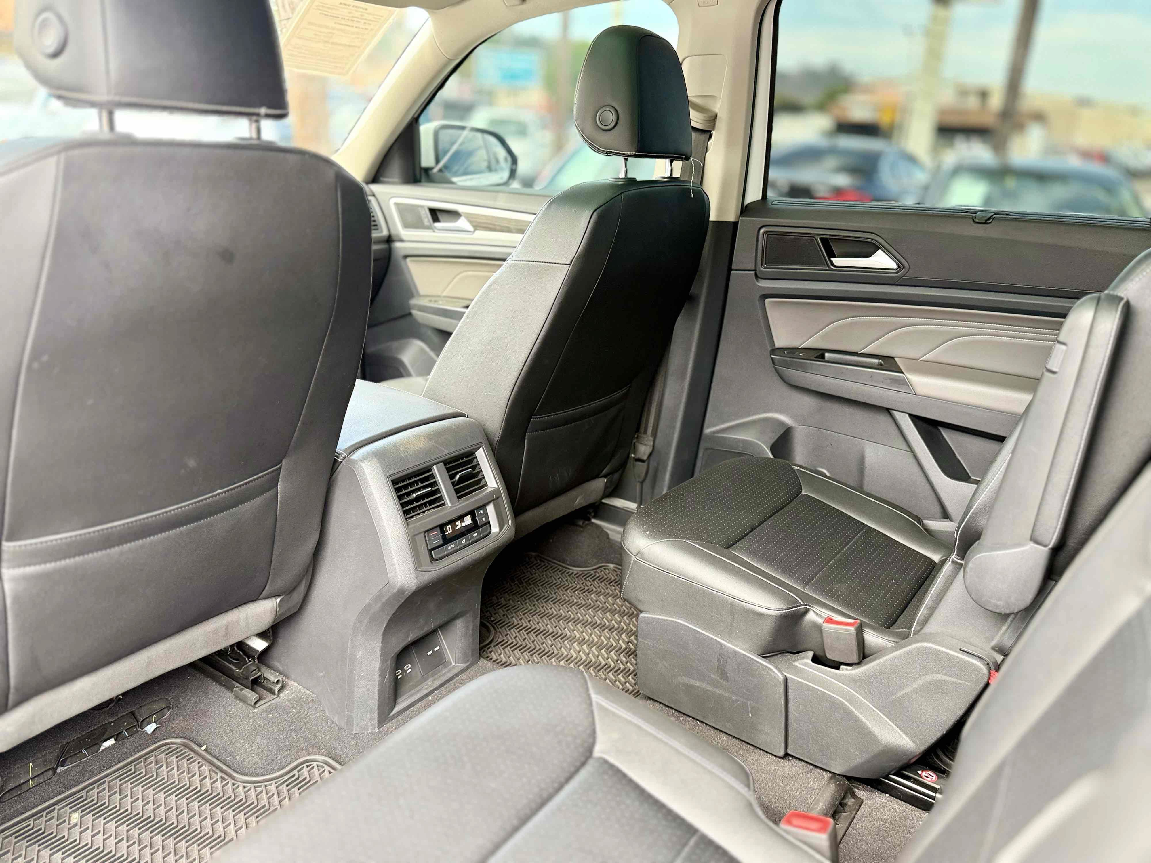Used 2021 Volkswagen Atlas SE w/ Panoramic Sunroof Package FWD image 24