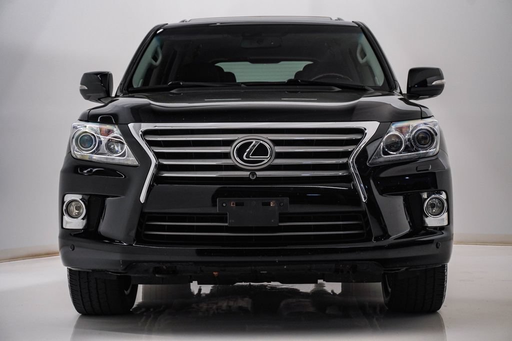 Used 2013 Lexus LX 570 4WD w/ Luxury Pkg image 6