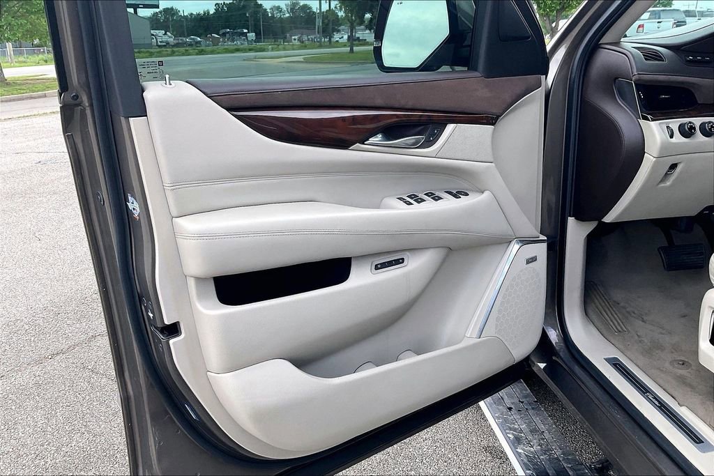 Used 2016 Cadillac Escalade Premium AWD/4WD image 22