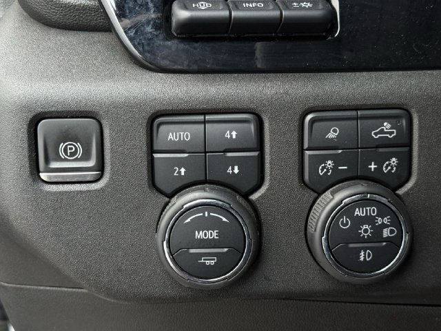 Used 2023 Chevrolet Silverado 1500 High Country w/ Technology Package AWD/4WD image 25