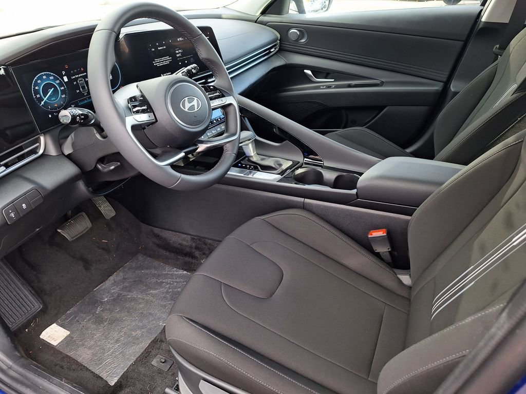 Used 2024 Hyundai Elantra SEL w/ Convenience Package image 10
