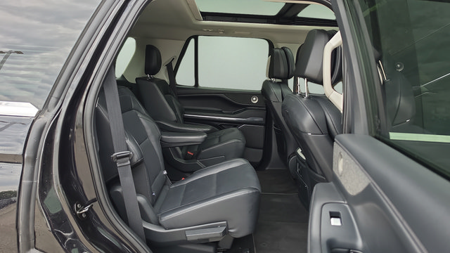 Used 2025 Lincoln Navigator Reserve AWD/4WD image 15