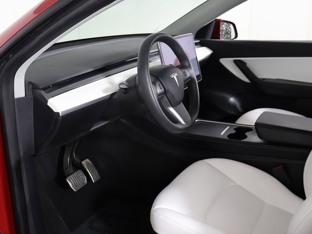 Used 2022 Tesla Model Y Long Range image 24