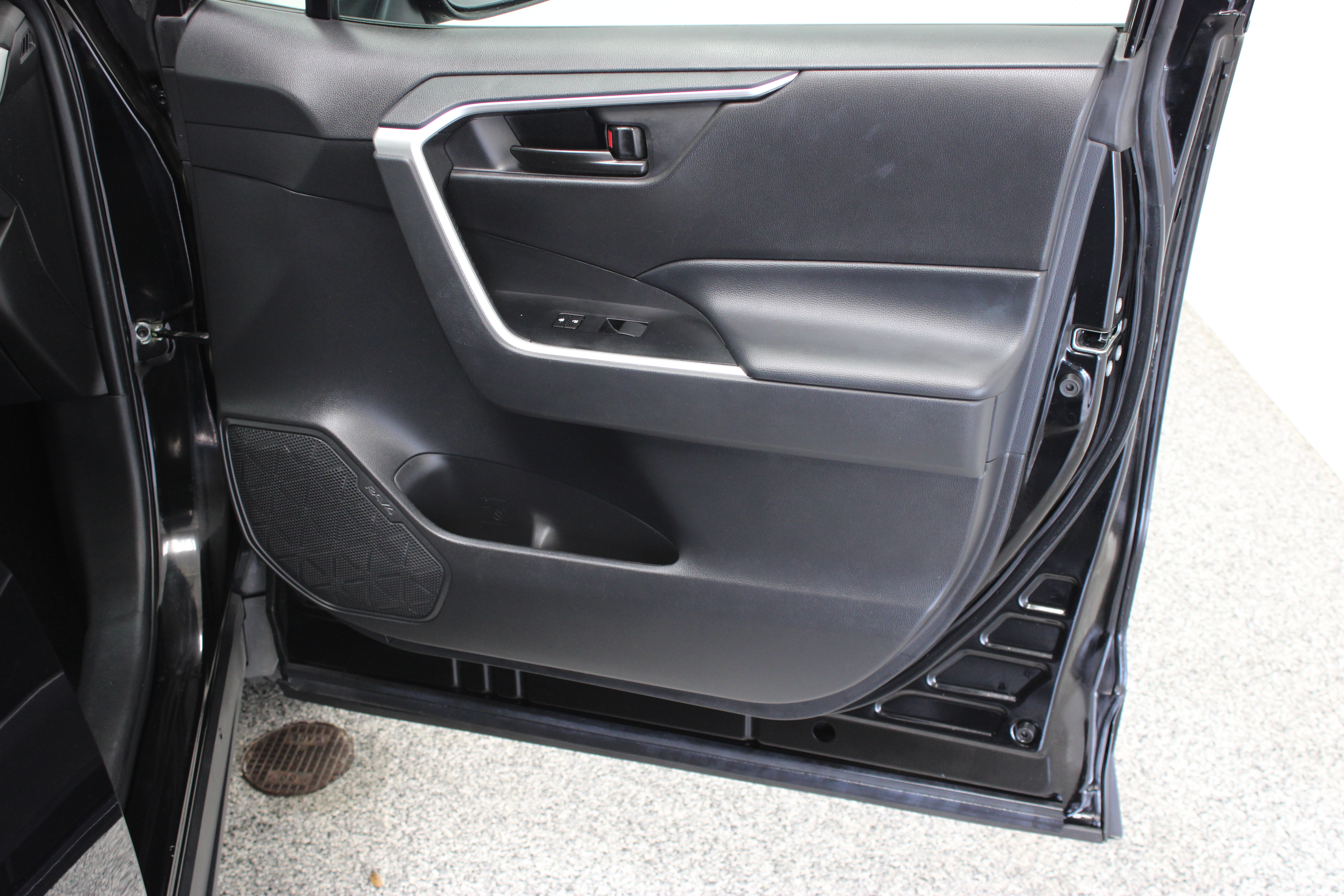 Used 2023 Toyota RAV4 LE FWD image 30