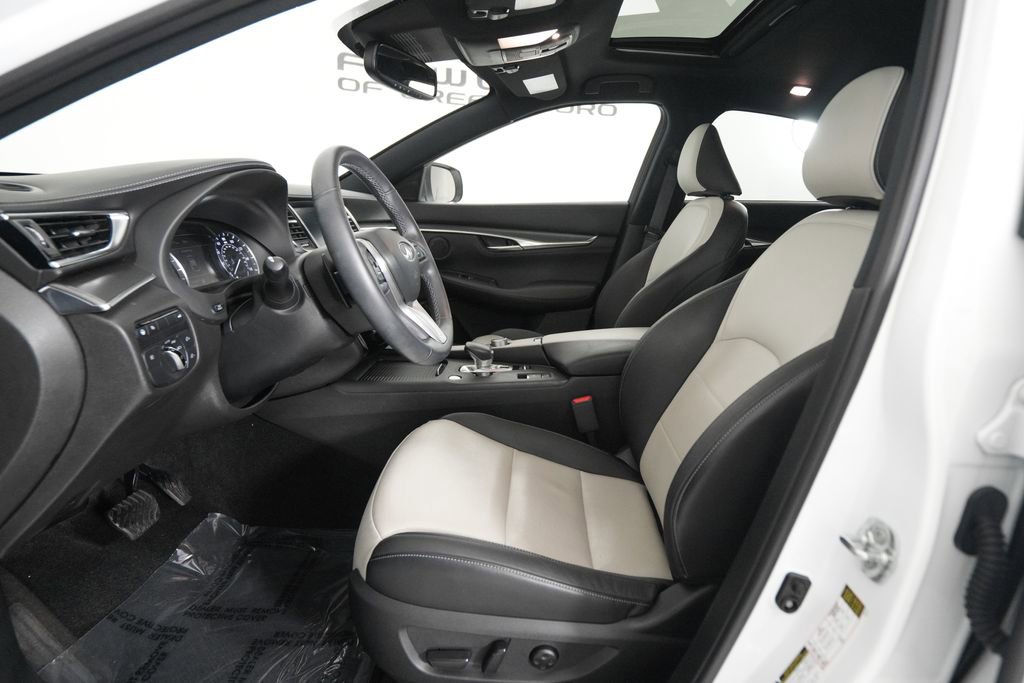 Used 2023 INFINITI QX55 Luxe w/ Cargo Package image 9