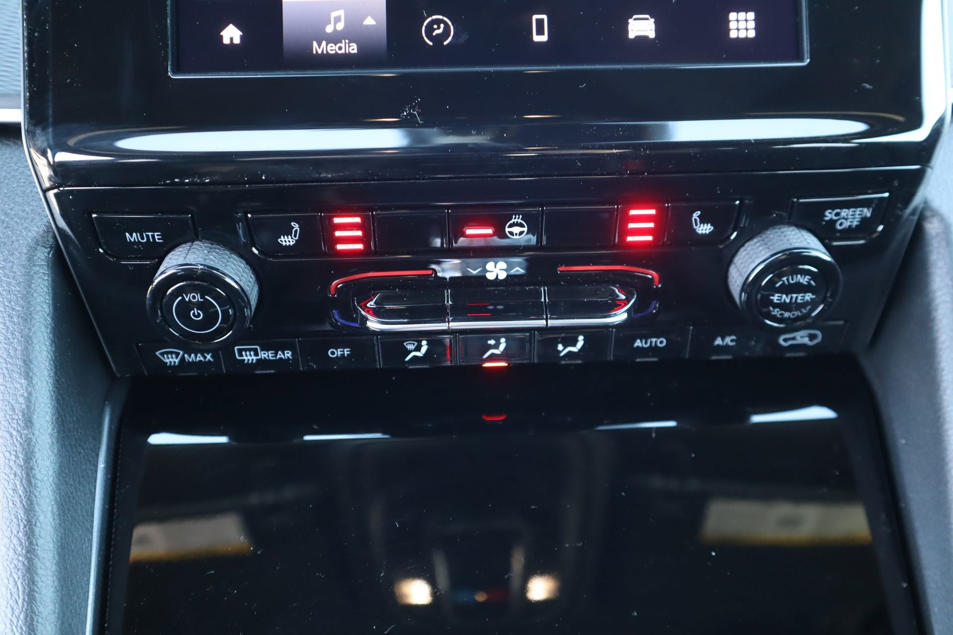 New 2026 Jeep Grand Cherokee Laredo image 7