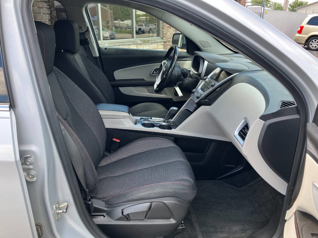 Used 2015 Chevrolet Equinox LT image 14