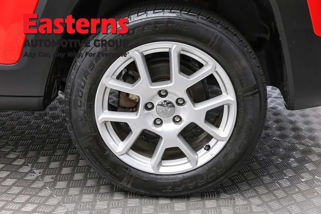 Used 2021 Jeep Renegade Latitude AWD/4WD image 8